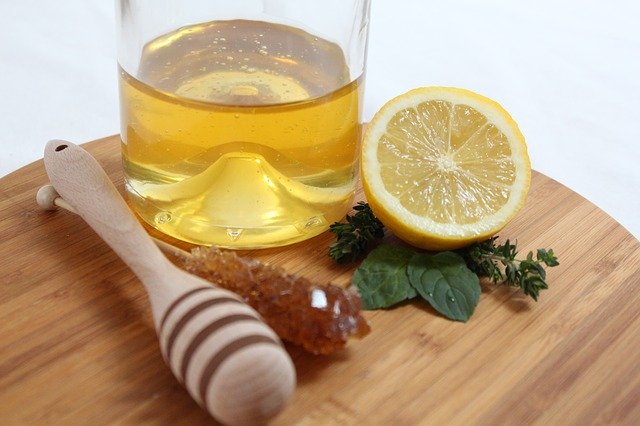 honey and lemon for remove stains on skin