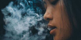 does smoking weed cause acne
